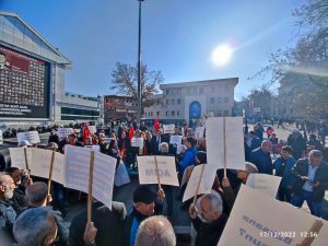 Pars, Meydanlardan Seslendi…
